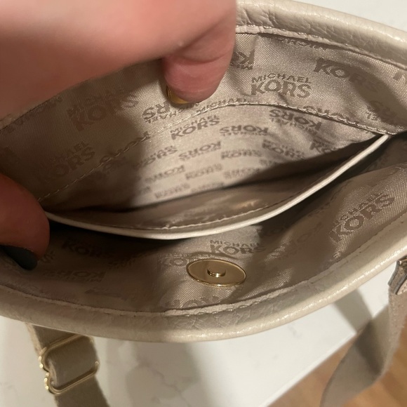 MICHAEL KORS Crossbody Purse - Picture 7 of 8